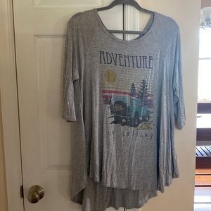 Adorable Altar’d State shirt - flowy and comfy